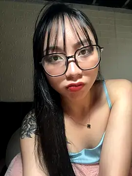 Snapshot of Linh5790 chatting on 10-08-25, 05:10 Linh5790 online show from 10-08-25, 05:10