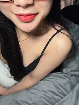 Snapshot of Linh5790 chatting on 12-23-25, 07:39 Linh5790 online show from 12-23-25, 07:39
