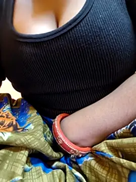 Snapshot of Loveishq1 chatting on 12-17-25, 09:15 Loveishq1 online show from 12-17-25, 09:15