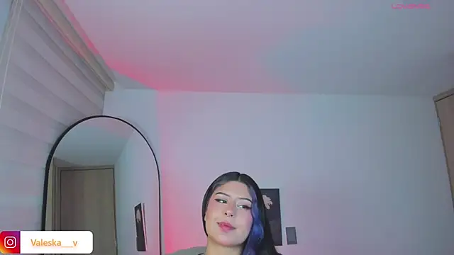 Snapshot of valeska__V chatting on 07-13-26, 08:17 valeska V online show from 07-13-26, 08:17