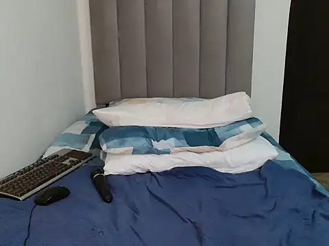 Snapshot of Sex_bomb30 chatting on 10-24-25, 01:40 Sex bomb30 online show from 10-24-25, 01:40