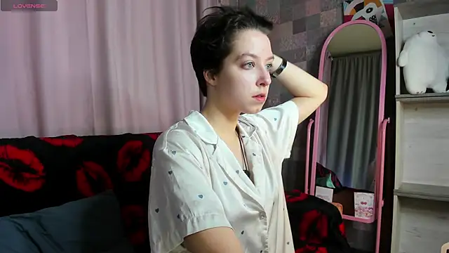 Sara Frayer online show from 11-27-25, 01:18