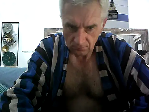 Snapshot of Vintermelon2 chatting on 10-03-25, 06:32 Vintermelon2 online show from 10-03-25, 06:32