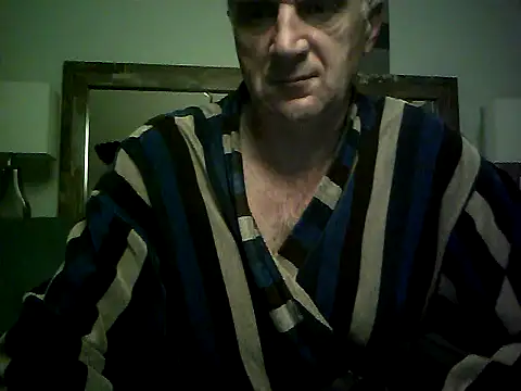 Snapshot of Vintermelon2 chatting on 10-04-25, 04:21 Vintermelon2 online show from 10-04-25, 04:21
