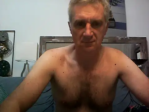 Snapshot of Vintermelon2 chatting on 10-09-25, 06:44 Vintermelon2 online show from 10-09-25, 06:44