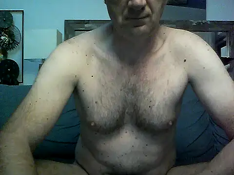 Snapshot of Vintermelon2 chatting on 10-21-25, 05:41 Vintermelon2 online show from 10-21-25, 05:41