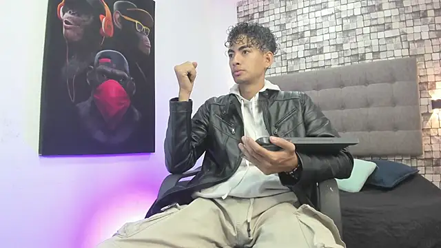 Ethan Brown0 online show from 10-06-25, 11:51