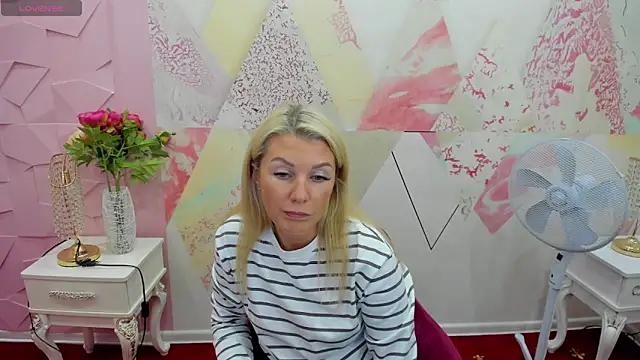 Hanna any4 online show from 10-07-25, 11:07