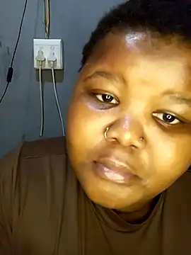 Snapshot of LadyBear2002 chatting on 10-11-25, 04:44 LadyBear2002 online show from 10-11-25, 04:44