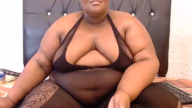 LadyBear2002 online show from 06-06-26, 04:33