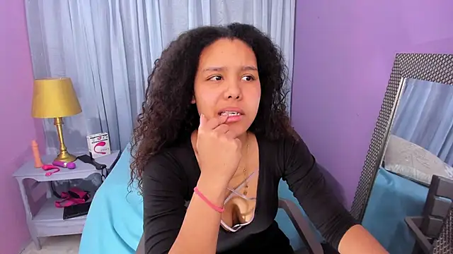 Snapshot of AriaVega chatting on 10-20-25, 12:27 AriaVega online show from 10-20-25, 12:27