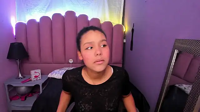 Snapshot of AriaVega chatting on 11-07-25, 11:43 AriaVega online show from 11-07-25, 11:43