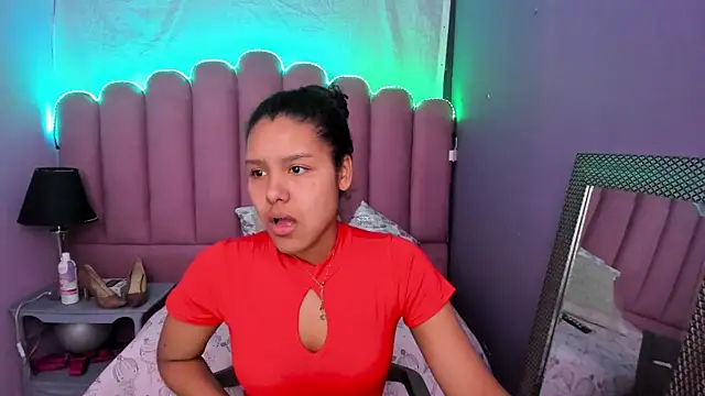 Snapshot of AriaVega chatting on 11-11-25, 01:00 AriaVega online show from 11-11-25, 01:00