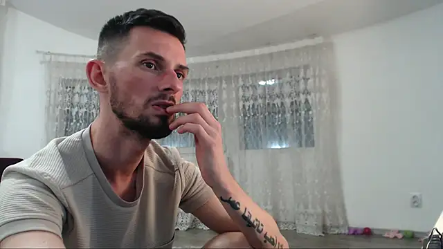 Snapshot of Tom_michaelx chatting on 10-02-25, 05:20 Tom michaelx online show from 10-02-25, 05:20