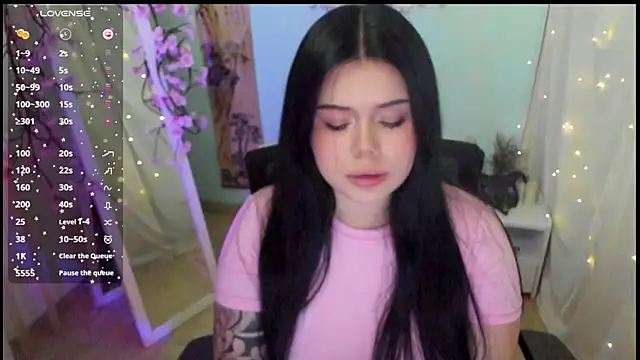 Snapshot of Mona_Esty chatting on 04-18-26, 06:17 Mona Esty online show from 04-18-26, 06:17