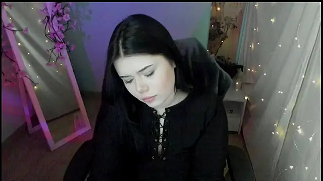 Snapshot of Mona_Esty chatting on 04-21-26, 06:20 Mona Esty online show from 04-21-26, 06:20