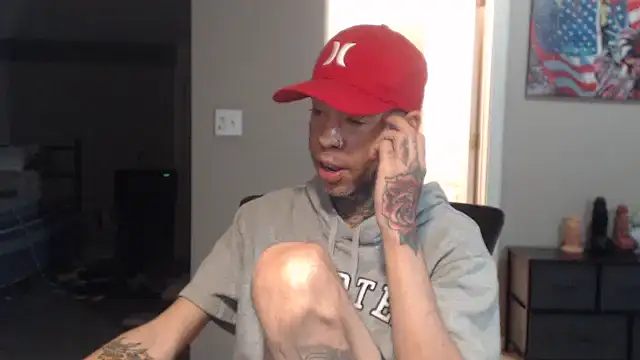 Snapshot of Michigan9000 chatting on 10-06-25, 11:51 Michigan9000 online show from 10-06-25, 11:51