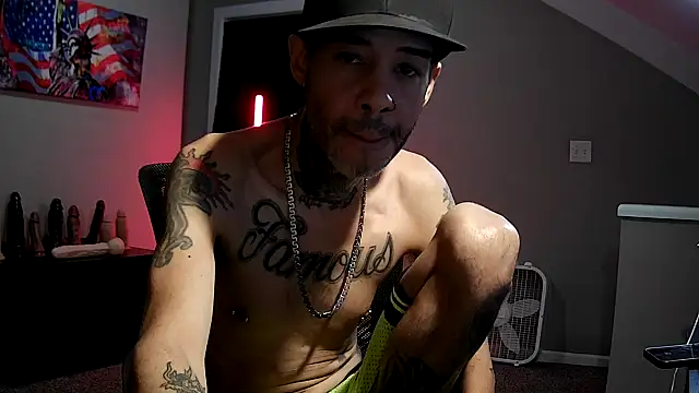 Snapshot of Michigan9000 chatting on 10-09-25, 12:52 Michigan9000 online show from 10-09-25, 12:52