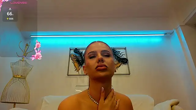 Snapshot of VikaFever chatting on 10-26-25, 04:51 VikaFever online show from 10-26-25, 04:51