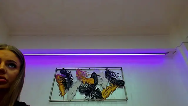 Snapshot of VikaFever chatting on 11-08-25, 04:23 VikaFever online show from 11-08-25, 04:23