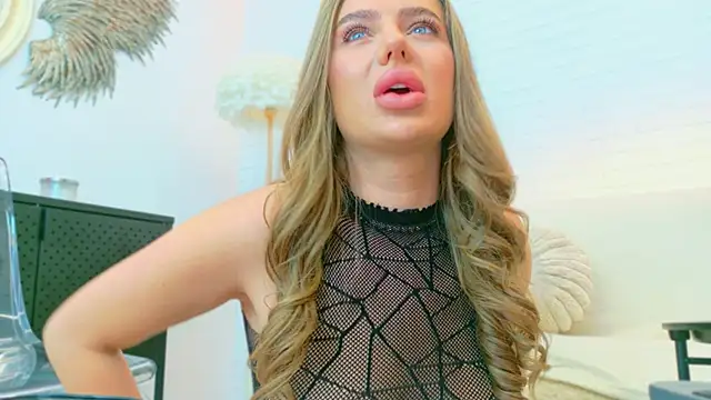 Snapshot of VikaFever chatting on 11-15-25, 04:10 VikaFever online show from 11-15-25, 04:10