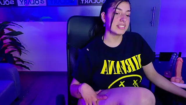 Snapshot of Violetta_Swett_ chatting on 10-27-25, 01:37 Violetta Swett online show from 10-27-25, 01:37