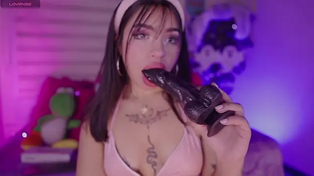 Snapshot of emma_soffia chatting on 10-07-25, 07:44 emma soffia online show from 10-07-25, 07:44