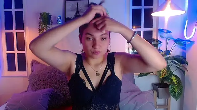 Snapshot of Viollet_C chatting on 10-20-25, 01:39 Viollet C online show from 10-20-25, 01:39