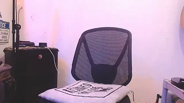 Tommy Love23 online show from 11-18-25, 09:58