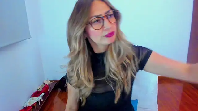 Snapshot of Velourmuse chatting on 07-14-26, 02:05 Velourmuse online show from 07-14-26, 02:05