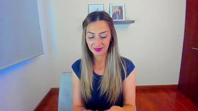 Snapshot of Velourmuse chatting on 08-05-26, 11:06 Velourmuse online show from 08-05-26, 11:06