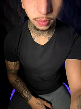 Snapshot of RealGdiass chatting on 12-19-25, 05:47 RealGdiass online show from 12-19-25, 05:47