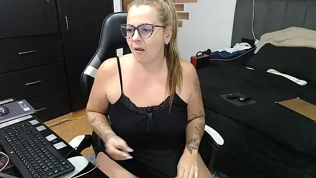 perlagoloza05 online show from 02-18-26, 02:51