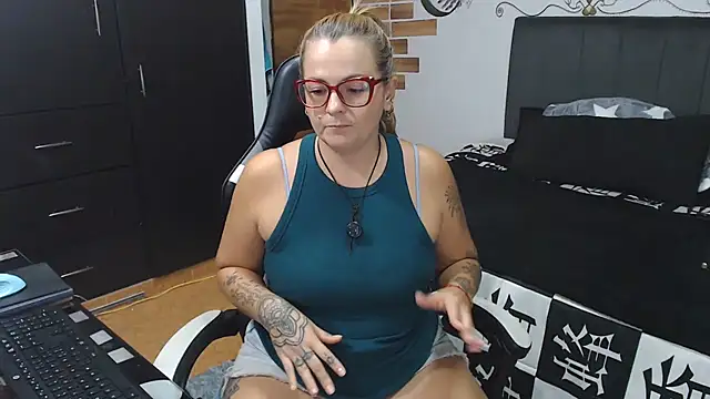perlagoloza05 online show from 06-17-26, 03:31
