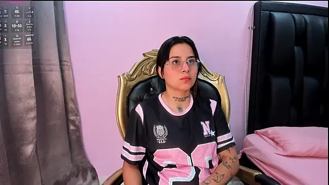 Snapshot of Nixielee_ chatting on 10-06-25, 12:46 Nixielee online show from 10-06-25, 12:46