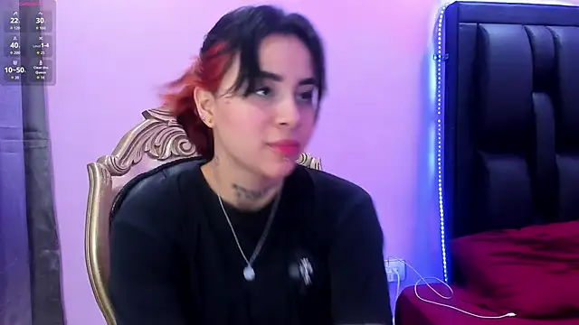 Snapshot of Nixielee_ chatting on 10-20-25, 12:05 Nixielee online show from 10-20-25, 12:05