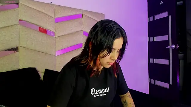 Snapshot of Nixielee_ chatting on 10-23-25, 07:12 Nixielee online show from 10-23-25, 07:12