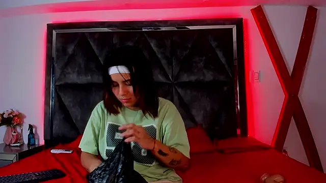 Snapshot of Nixielee_ chatting on 10-24-25, 07:32 Nixielee online show from 10-24-25, 07:32