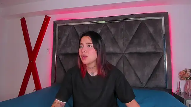 Snapshot of Nixielee_ chatting on 10-30-25, 07:36 Nixielee online show from 10-30-25, 07:36