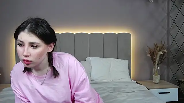 DianaMello online show from 10-19-25, 04:02