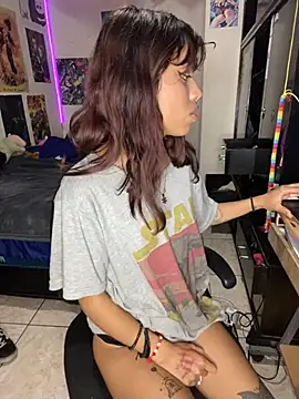 Freyaa sama online show from 10-15-25, 04:01