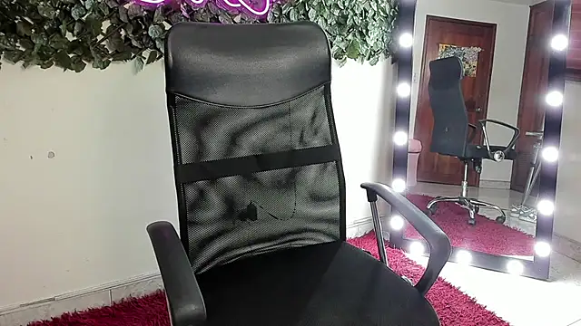 Samanta Ortiz online show from 11-17-25, 07:19