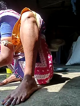 Snapshot of Hotty-romi3 chatting on 10-13-25, 03:39 Hotty-romi3 online show from 10-13-25, 03:39