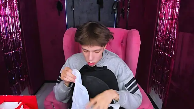 MarkBranston online show from 12-19-25, 01:29