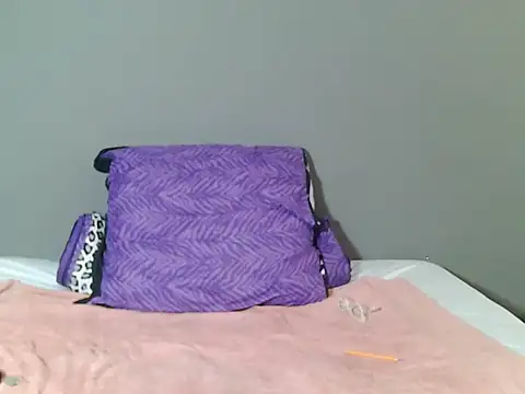 Snapshot of BoobsBae04 chatting on 10-19-25, 05:46 BoobsBae04 online show from 10-19-25, 05:46