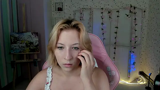 Emma Garcias online show from 10-03-25, 12:24