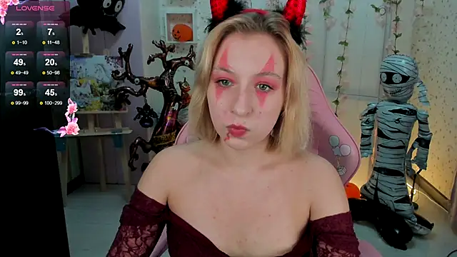 Emma Garcias online show from 10-31-25, 12:06