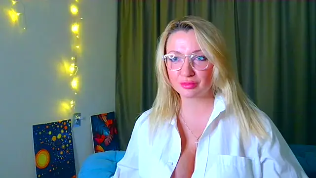 Snapshot of Mila5361 chatting on 10-21-25, 12:50 Mila5361 online show from 10-21-25, 12:50