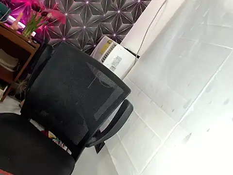 Hot chely online show from 10-24-25, 10:39