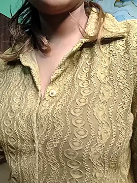 Snapshot of Laura_43 chatting on 11-07-25, 07:36 Laura 43 online show from 11-07-25, 07:36